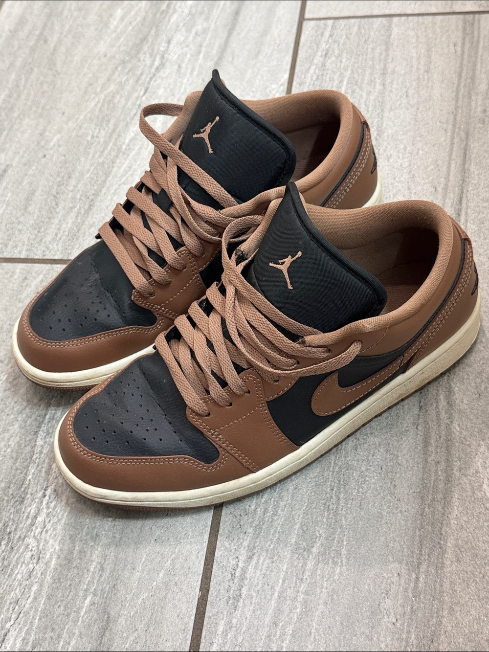Jordan Low Top Sneakers - Black & Brown